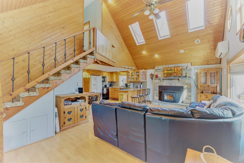 View upon entering the chalet - a 2 story living room with fire place. 