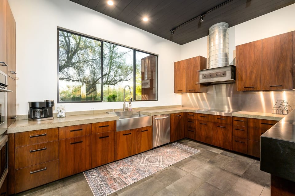 House, 5 Bedrooms | Private kitchen | Coffee/tea maker, fridge, oven, stovetop