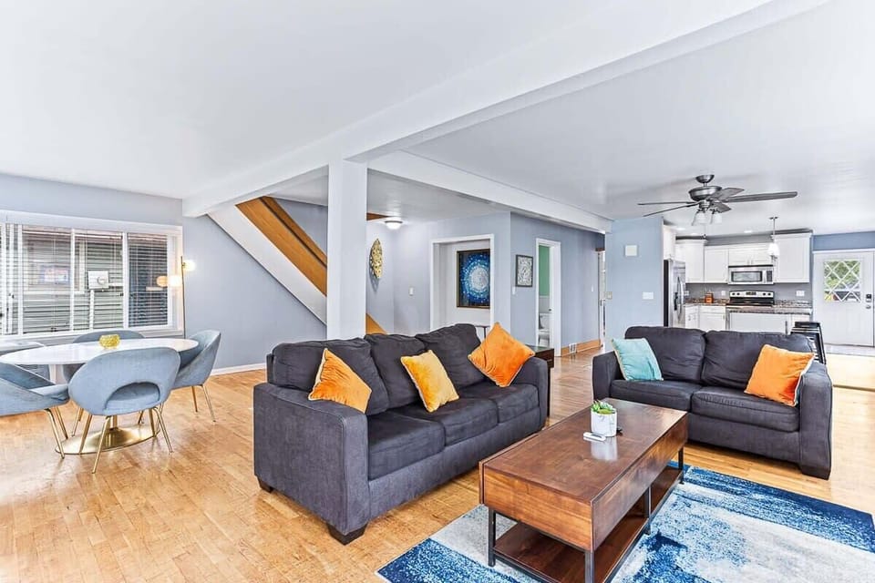 Large, bright and open-concept living room