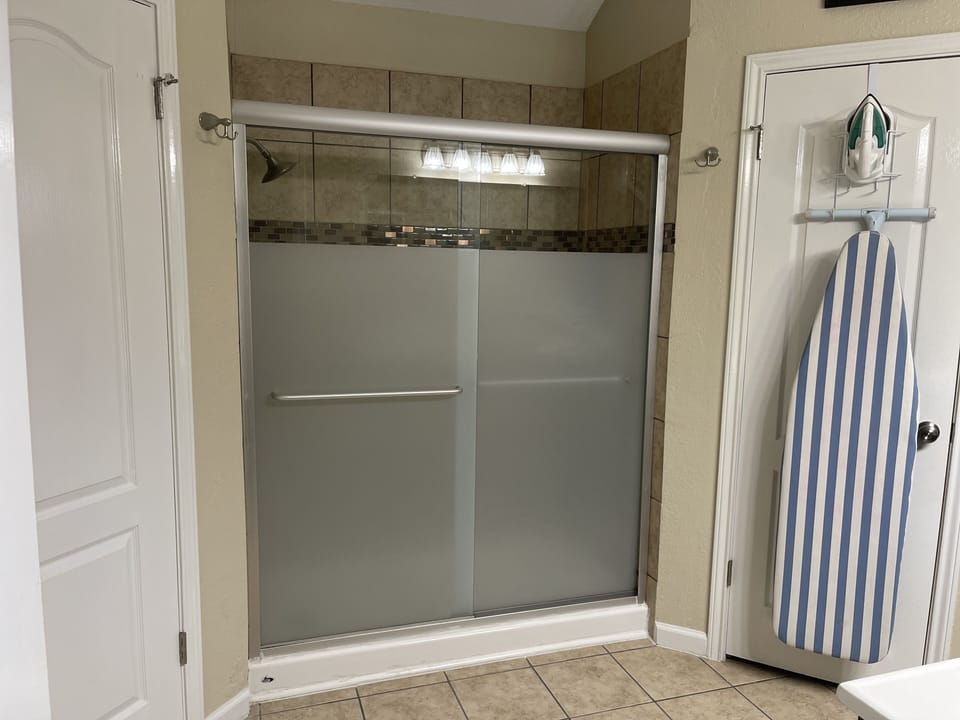 Master bathroom 