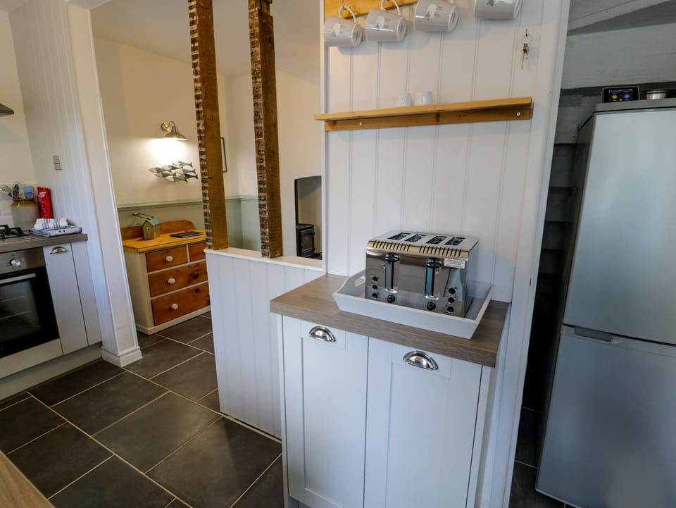 Cottage | Private kitchen | Fridge, electric kettle, cookware/dishes/utensils