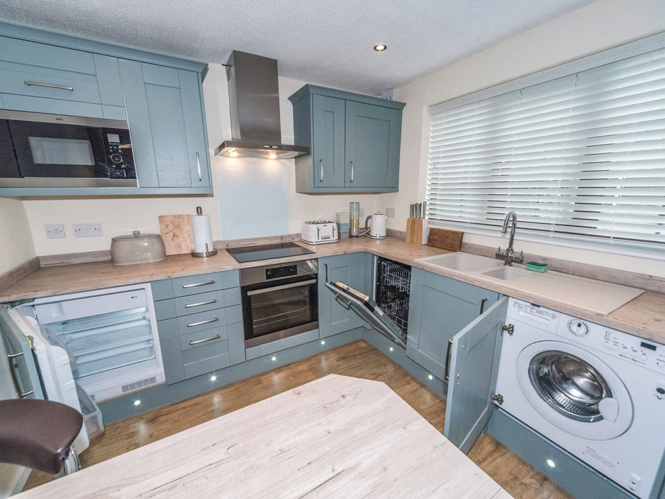 Cottage | Private kitchen | Fridge, microwave, dishwasher, electric kettle