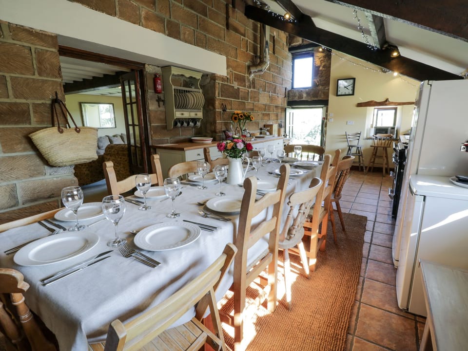 Cottage | Private kitchen | Fridge, microwave, dishwasher, electric kettle