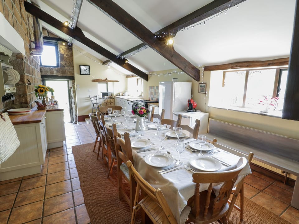 Cottage | Private kitchen | Fridge, microwave, dishwasher, electric kettle