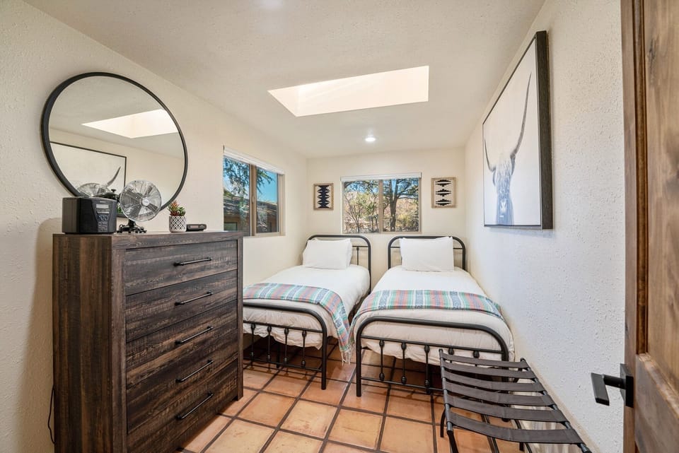 Second Bedroom - 2 Twin Beds