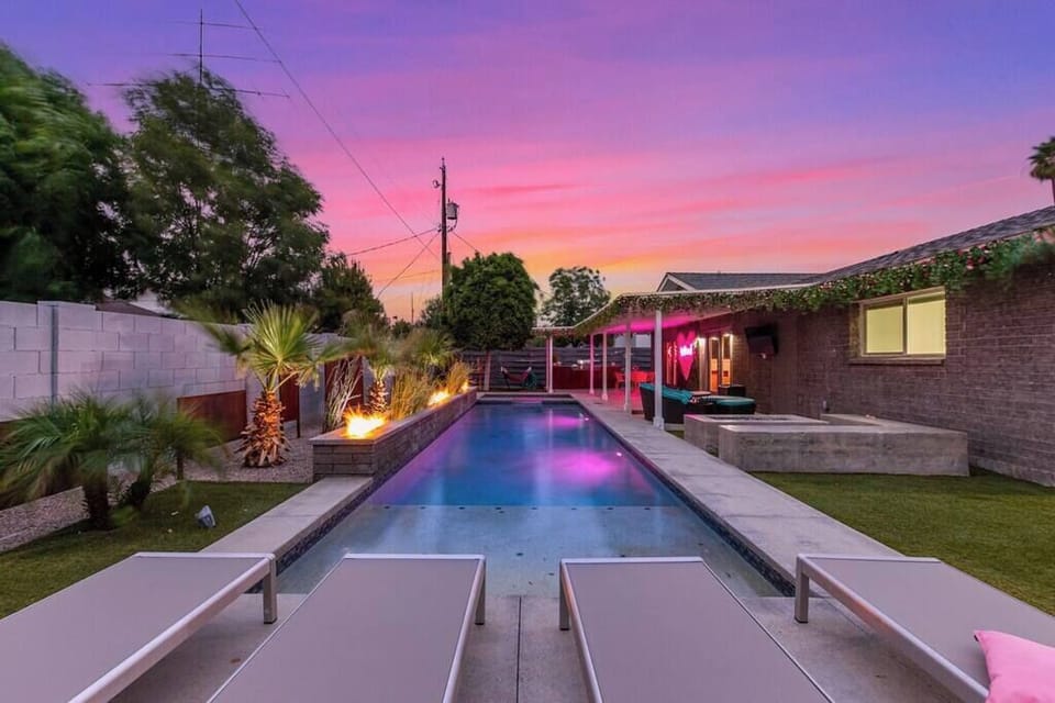 After sunset, relax in the glow of the built in fire pits and neon lights! Relax and watch your favorite movie… read more