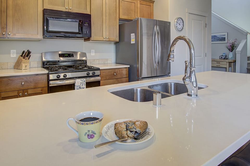 Fully equipped kitchen with gas stove!