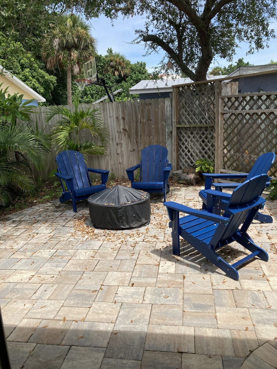 Firepit with 4 chairs