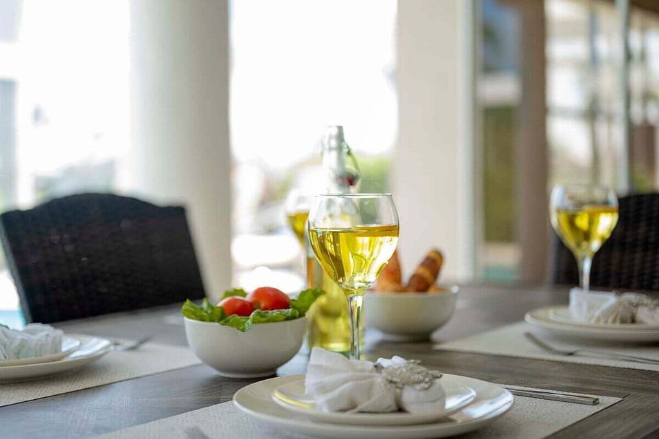 Enjoy your Meals Al Fresco Style