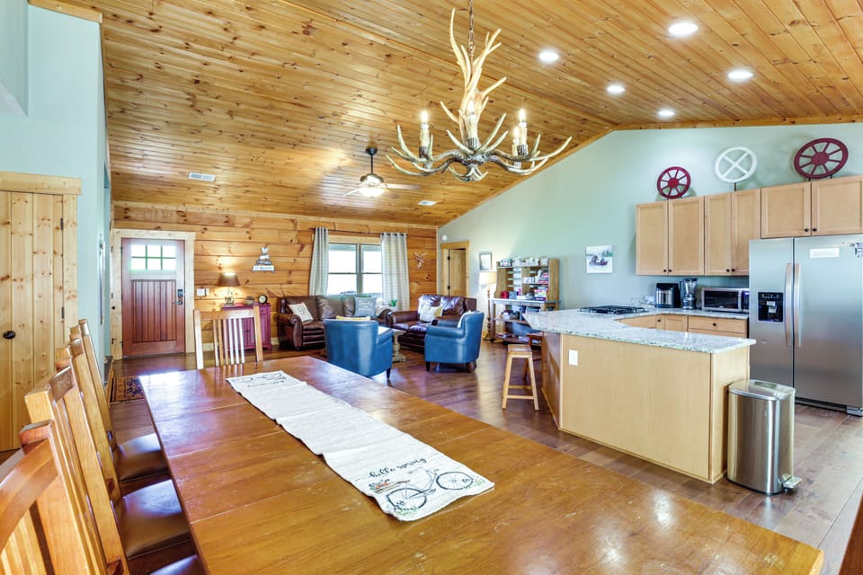 Dining Area | Dishware/Flatware