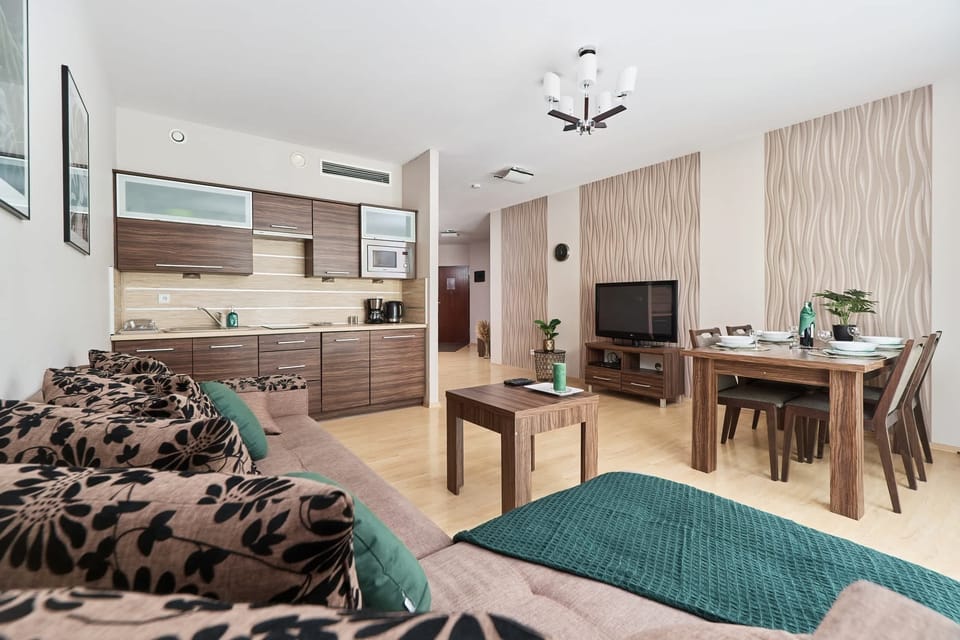 Stylish living room with coffe table. 