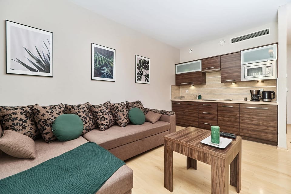 Spacious living room with full equipment. 