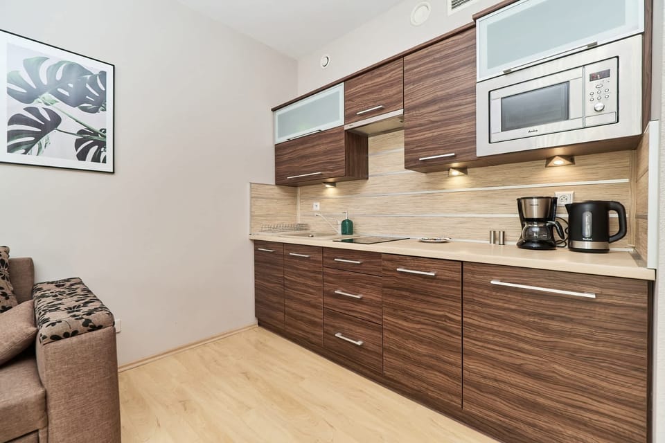 Modern, fully equipped kitchenette. 