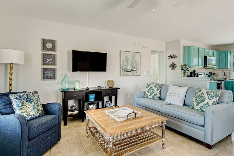 Living room | Cable TV with steaming capabilities