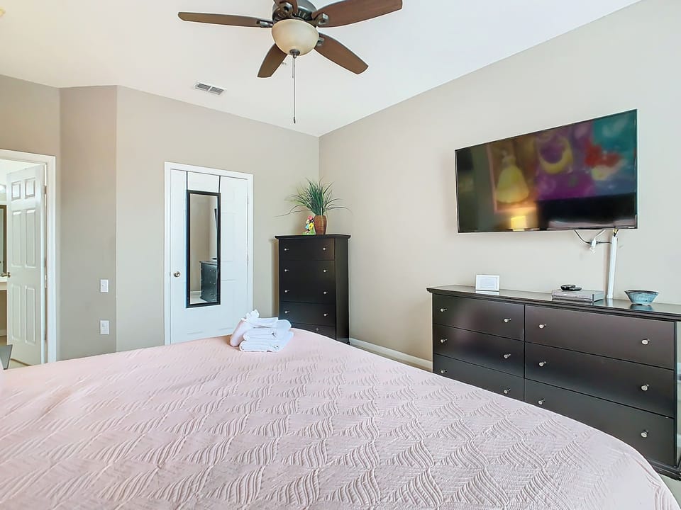 Princess Themed large king beds and newly updated furniture ensuite.