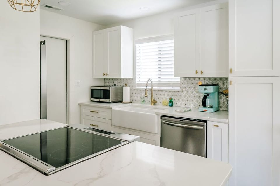 Fully stocked kitchen!