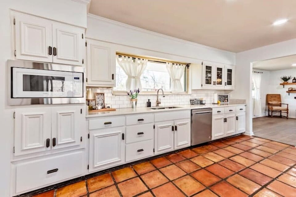 Kitchen 
All new appliances. Fully equipped granite, Pantry & tons cabinet.

