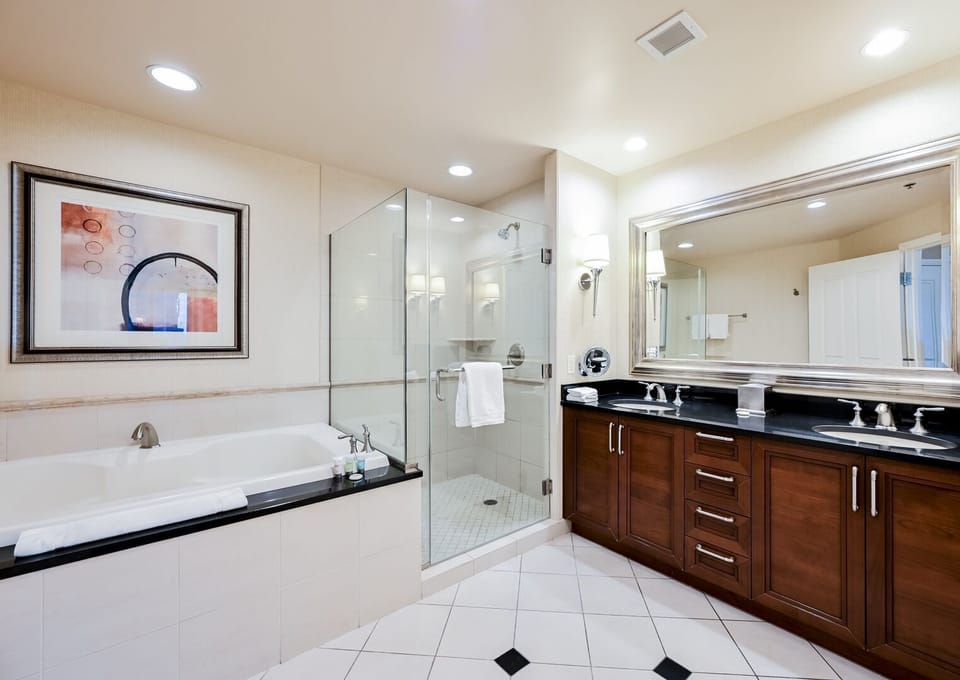 Jetted Tub/ Walk-in Shower