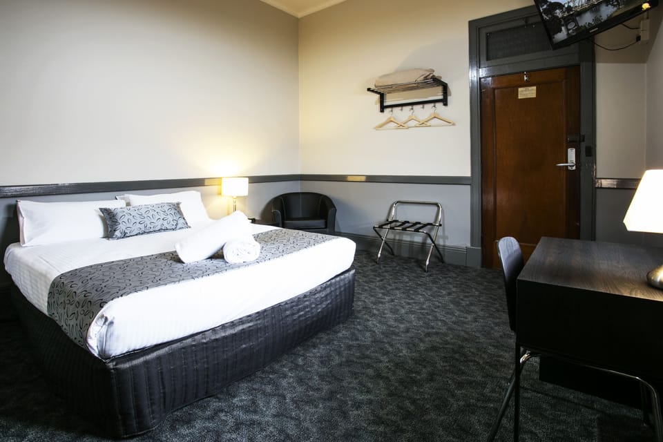 Iron/ironing board, WiFi (free), bed sheets
