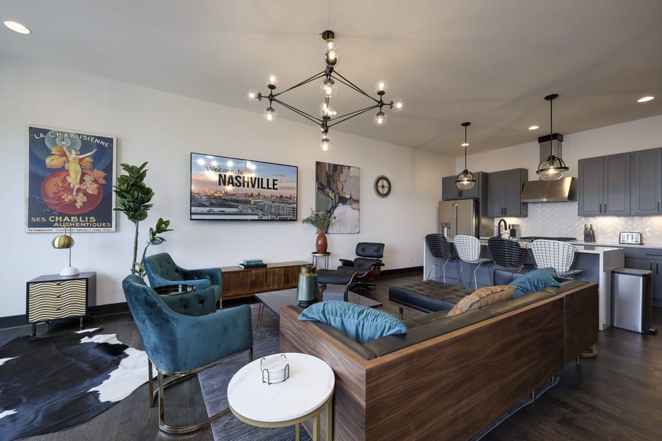 Huge open living room to enjoy with friends