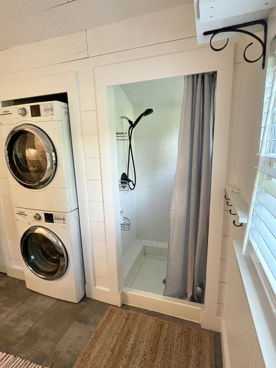 Walk In Shower & Laundry