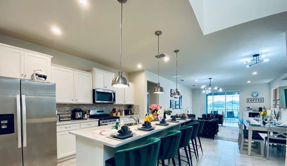 Fully stocked kitchen with stainless steel appliances. Appliances: Toaster, instant pot, blender , coffee maker. Pots & pans , everything you need to cook to your heart’s content for up to 16 guests. Counter island with 6 stools 