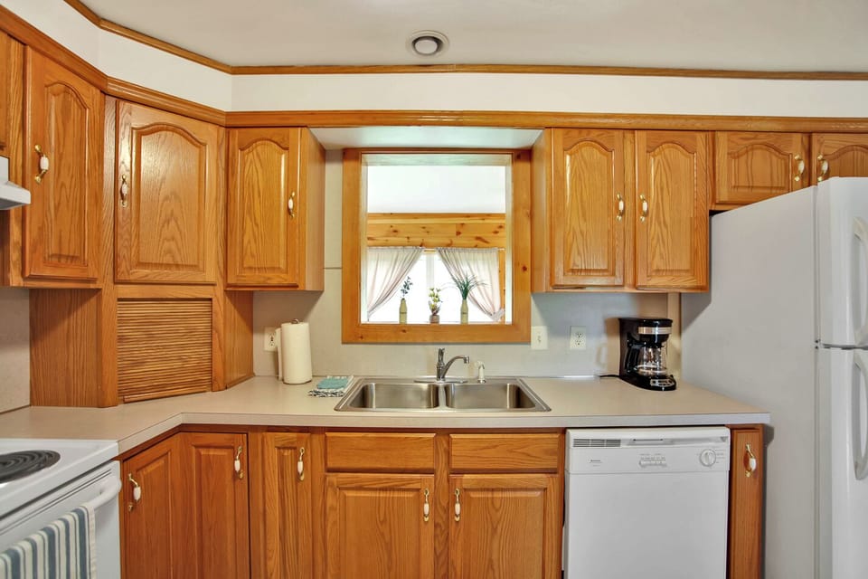 Lots of cabinet space