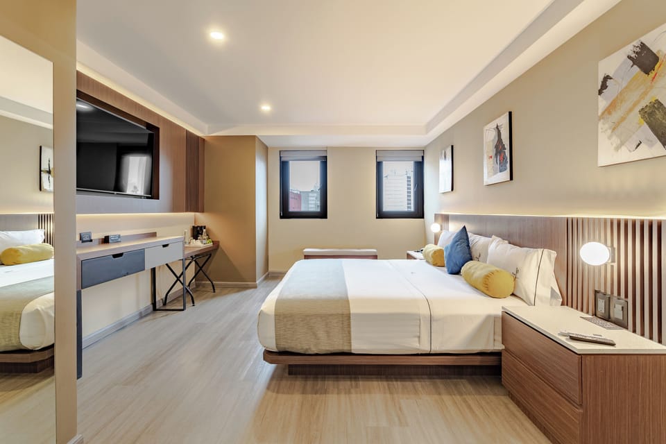 Deluxe One King Bed | Premium bedding, down comforters, minibar, in-room safe