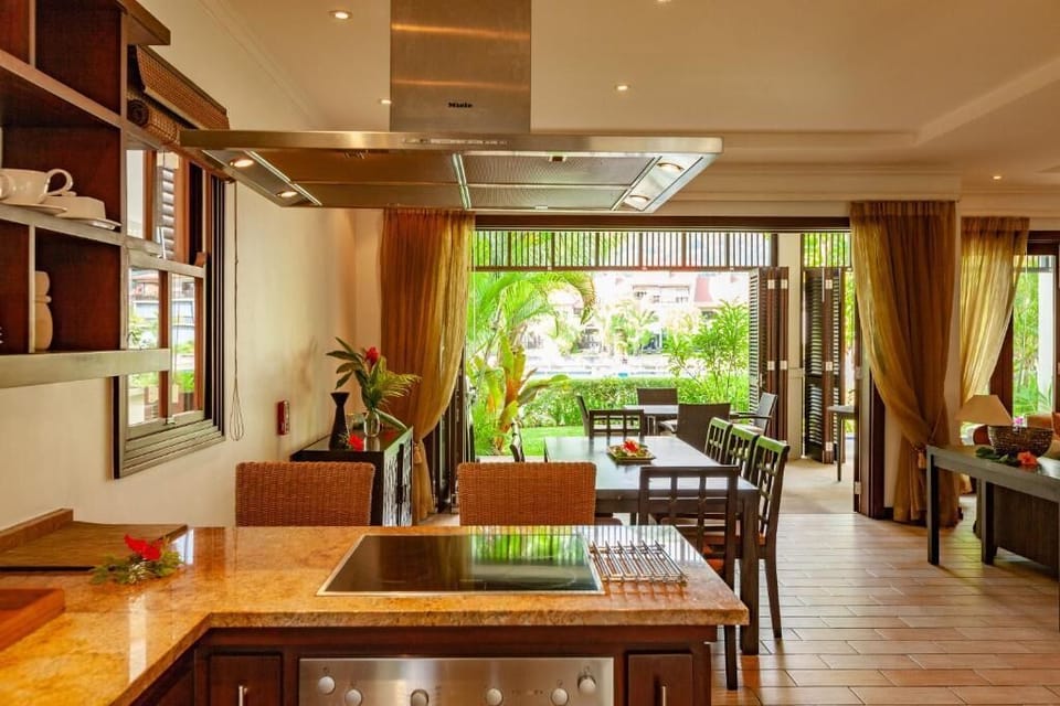 Deluxe House, 3 Bedrooms, Mountain View | Private kitchen | Shared fridge, shared microwave, toaster, cookware/dishes/utensils