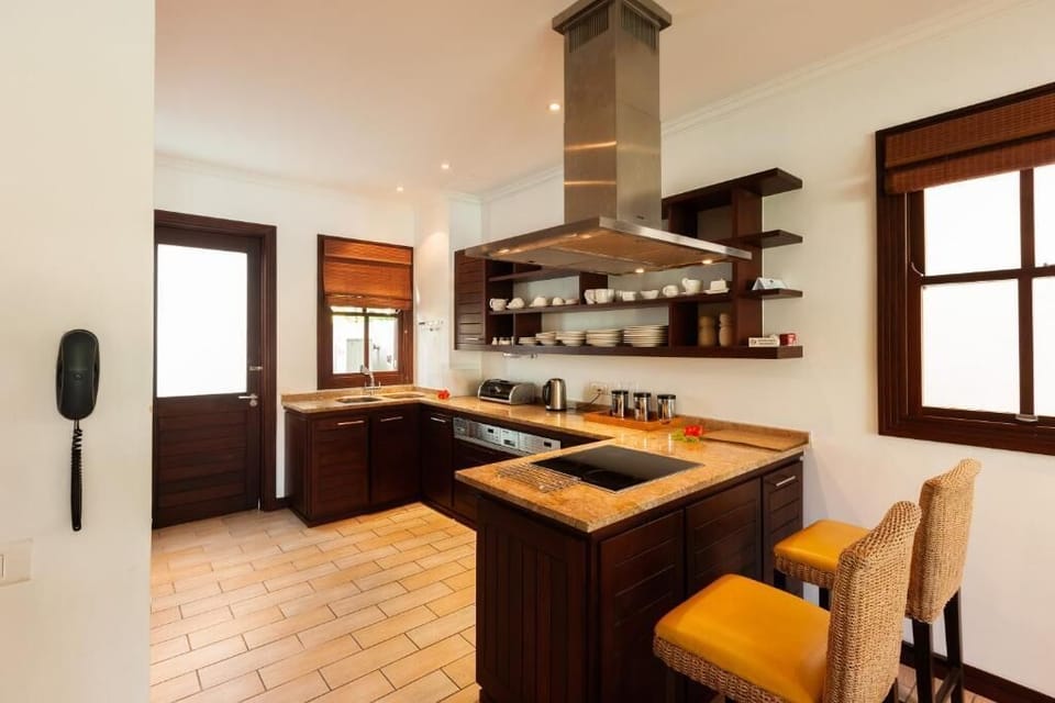 Deluxe House, 3 Bedrooms, Mountain View | Private kitchen | Shared fridge, shared microwave, toaster, cookware/dishes/utensils