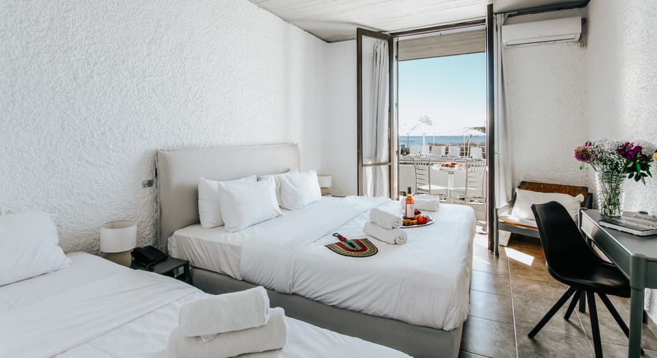 Exclusive Triple Room | Egyptian cotton sheets, premium bedding, minibar, desk