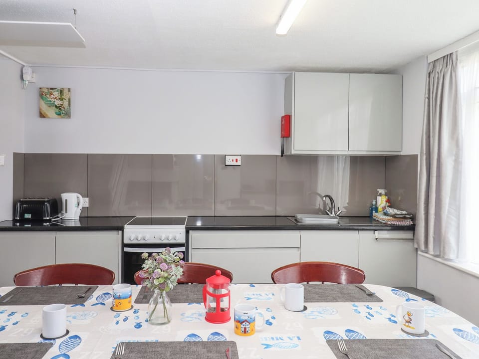 Cottage | Private kitchen | Fridge, microwave, cookware/dishes/utensils
