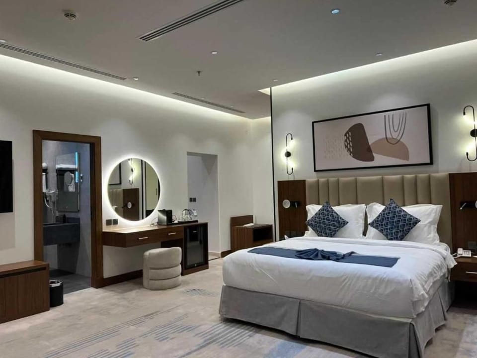 Premium bedding, minibar, in-room safe, desk