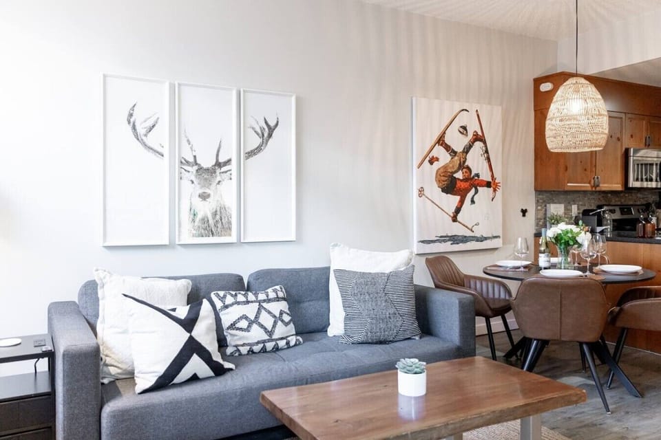 `Great place. Awesome location very close to Blackcomb gondola. Really comfortable bed. Super responsive host. Definitely recommend!`- Alex