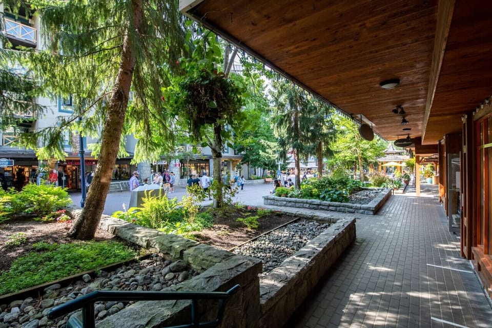 Right in the heart of Whistler Village, you`re steps to everything! `This is right in the middle of everything - we didn’t need to use a car if we didn’t want to. If location is what you are looking for, this is the spot.`- Jasmine