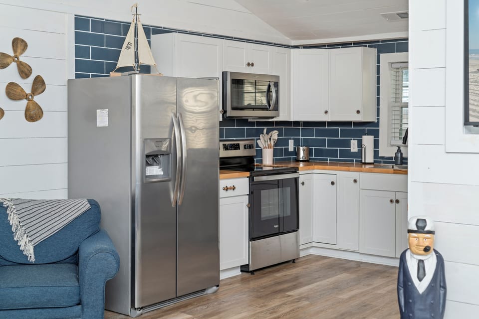 Fully stocked kitchen with full sized appliances