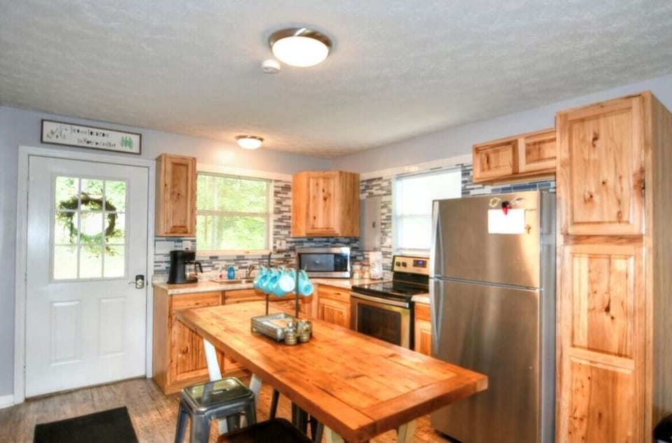 Another view of the kitchen