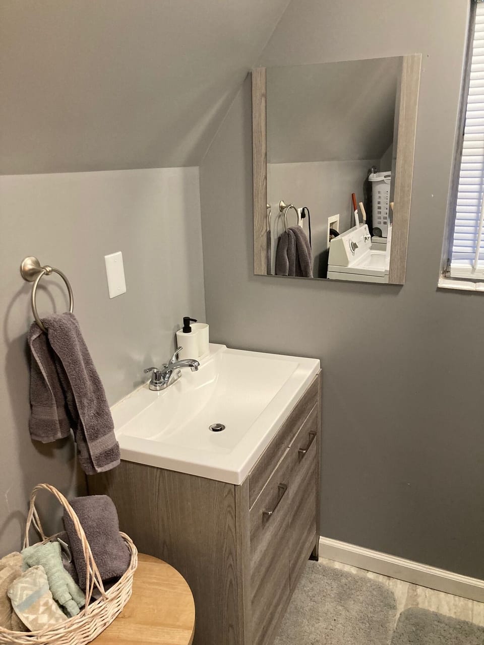 Bathroom sink