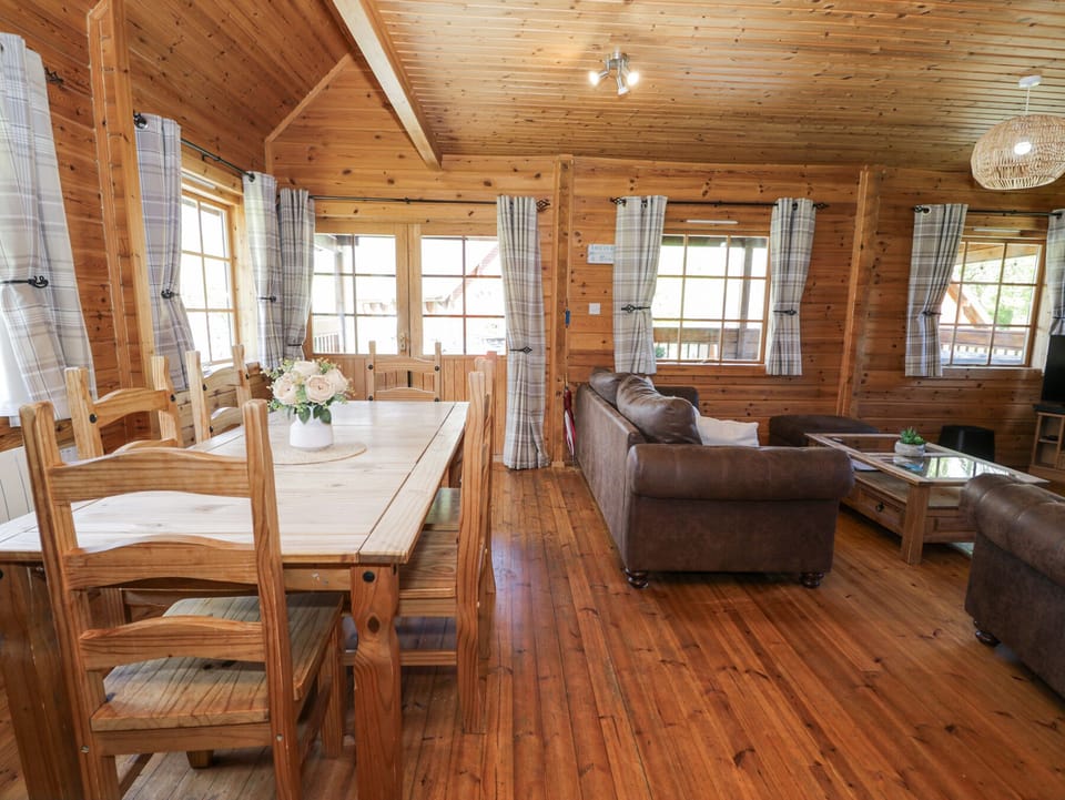 Cottage | Dining