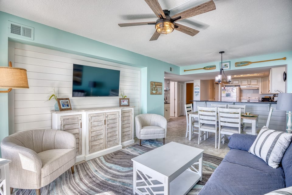 Living/dining for 6