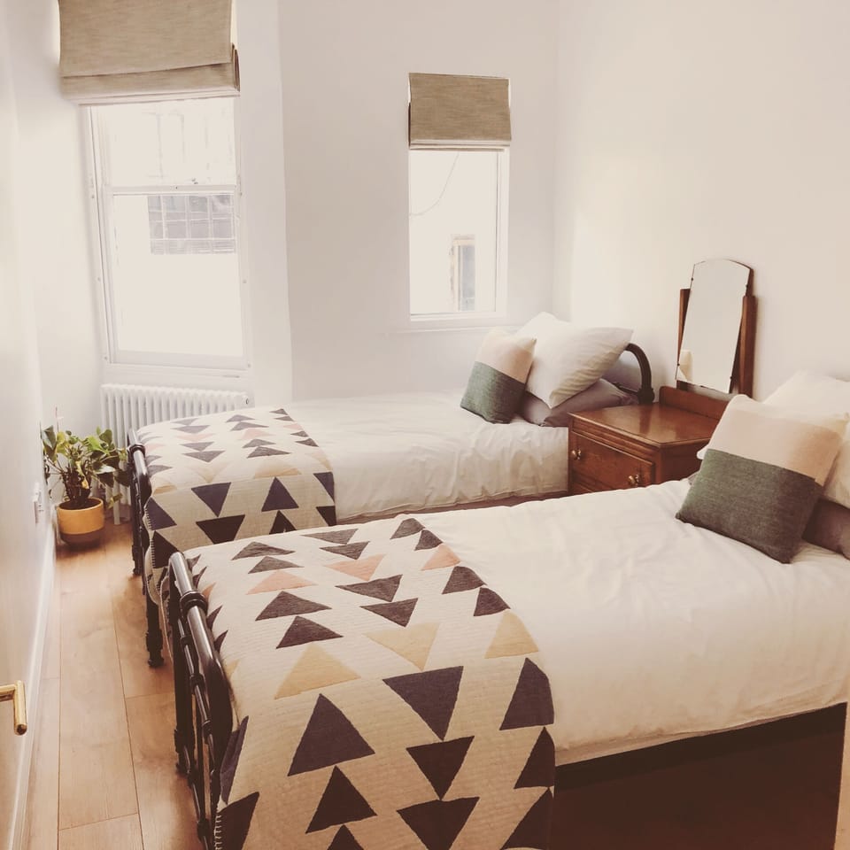 Twin bedroom 