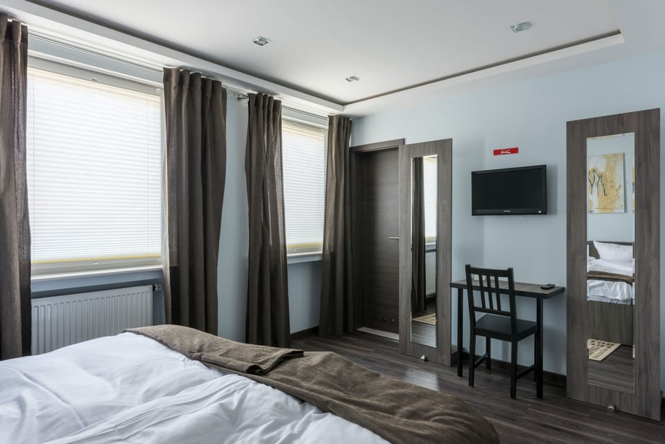 Double or Twin Room | Desk, soundproofing, free WiFi, bed sheets