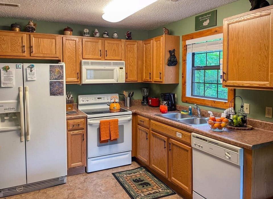 Fully stocked kitchen for cabin breakfasts and easy dinners