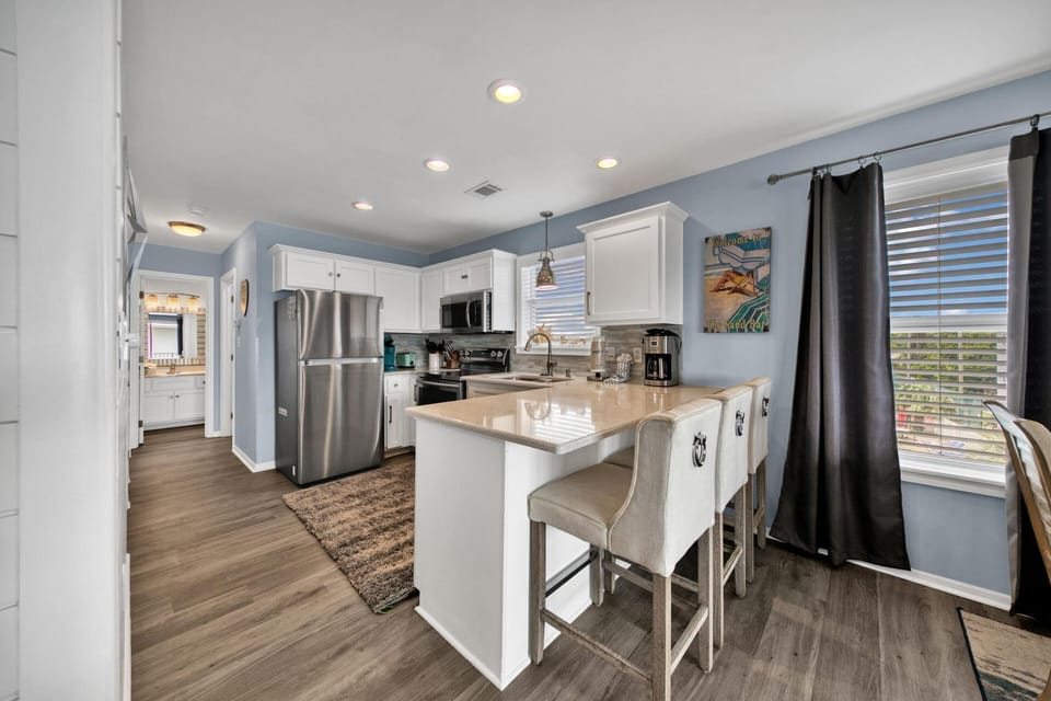 Updated kitchen and bar area with 3 barstools