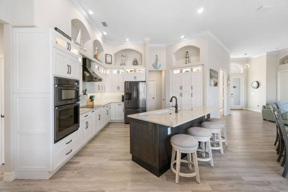 The brand new kitchen is ready for any cooking or cocktailing endeavor.