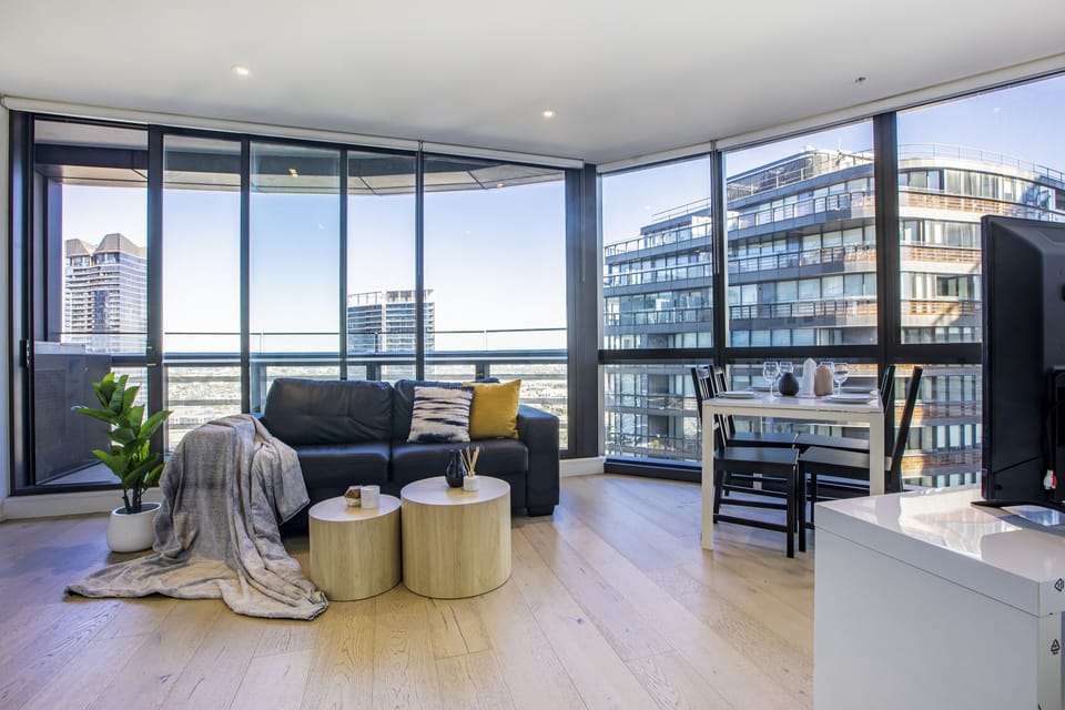 City Apartment, 1 Bedroom, Balcony, City View | Living area | Flat-screen TV