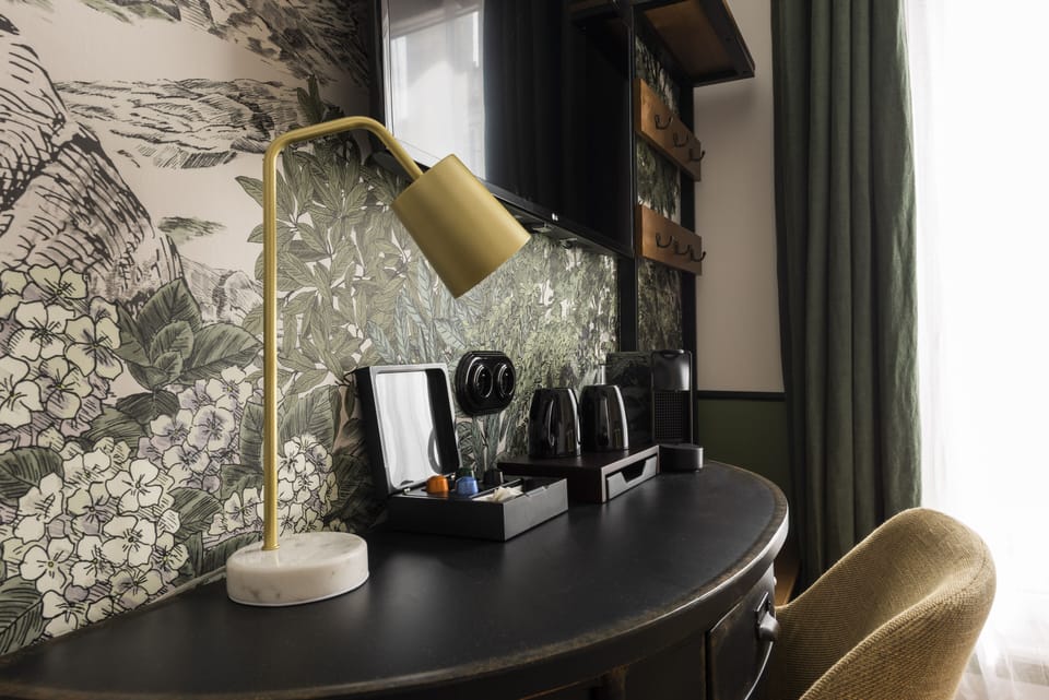Double Room | Living area | 52-inch flat-screen TV with digital channels, TV