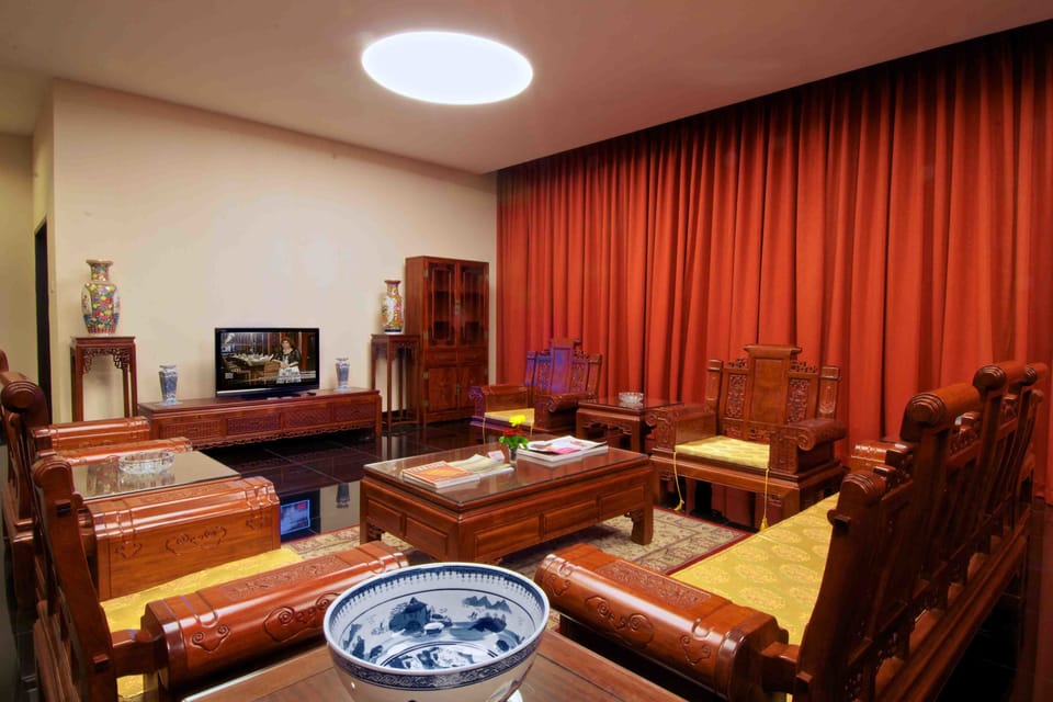 Presidential Suite | Living area | Flat-screen TV, fireplace