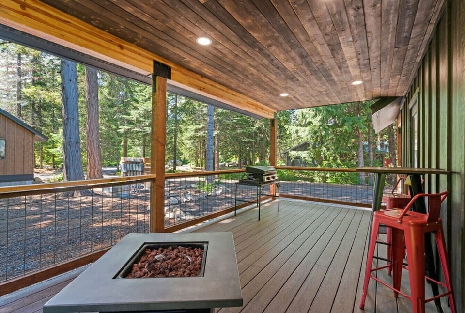 Deck with blackstone grill and gas firepit