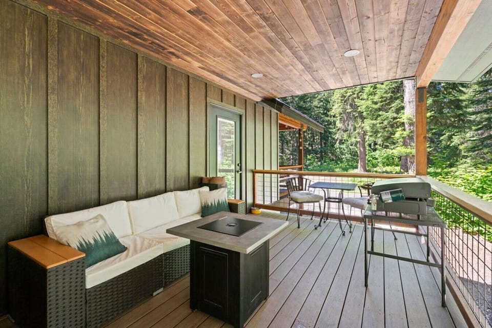 Deck area with Blackstone grill and gas firepit